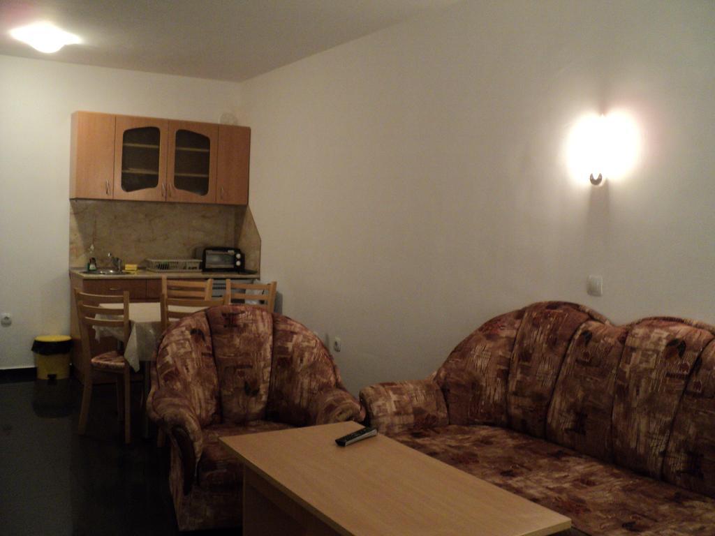 Meni Apartments And Guest Rooms Sozopol Habitación foto
