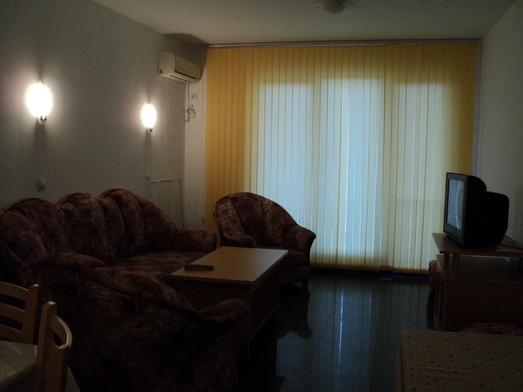 Meni Apartments And Guest Rooms Sozopol Habitación foto