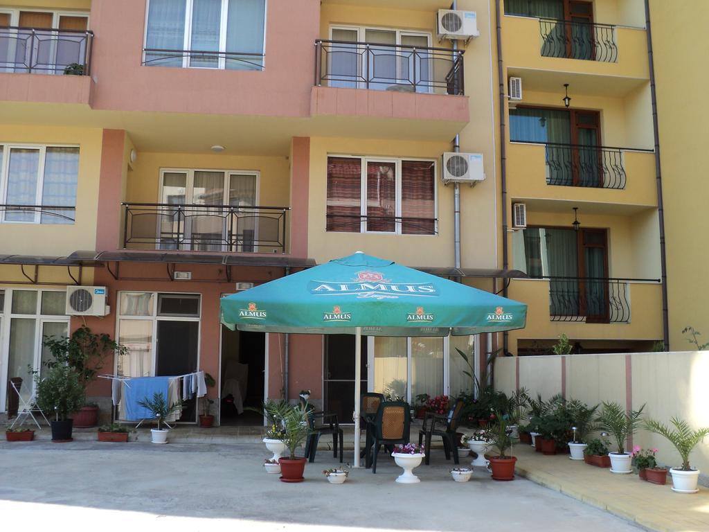 Meni Apartments And Guest Rooms Sozopol Exterior foto