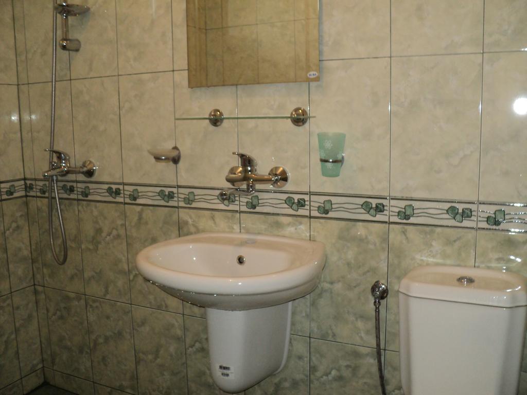 Meni Apartments And Guest Rooms Sozopol Exterior foto