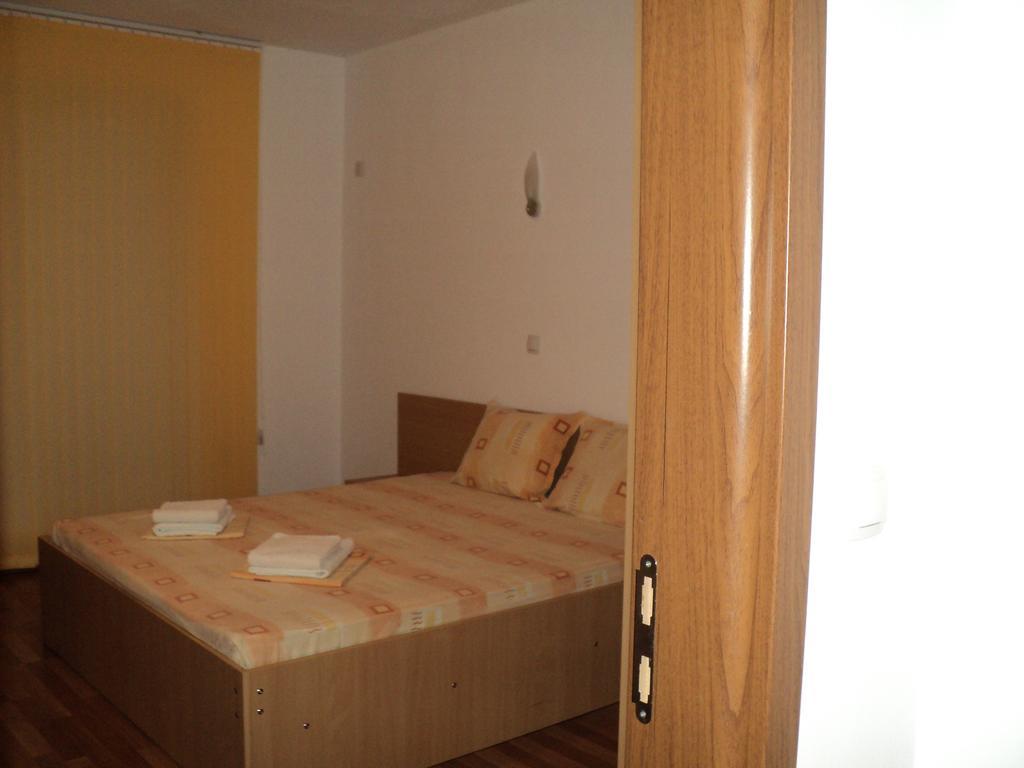 Meni Apartments And Guest Rooms Sozopol Exterior foto