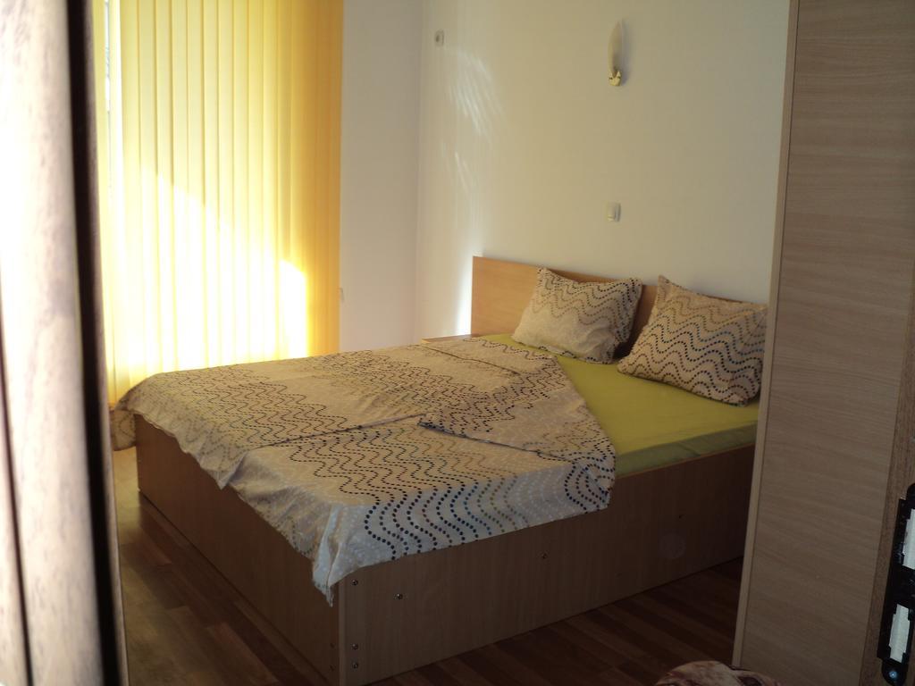Meni Apartments And Guest Rooms Sozopol Exterior foto