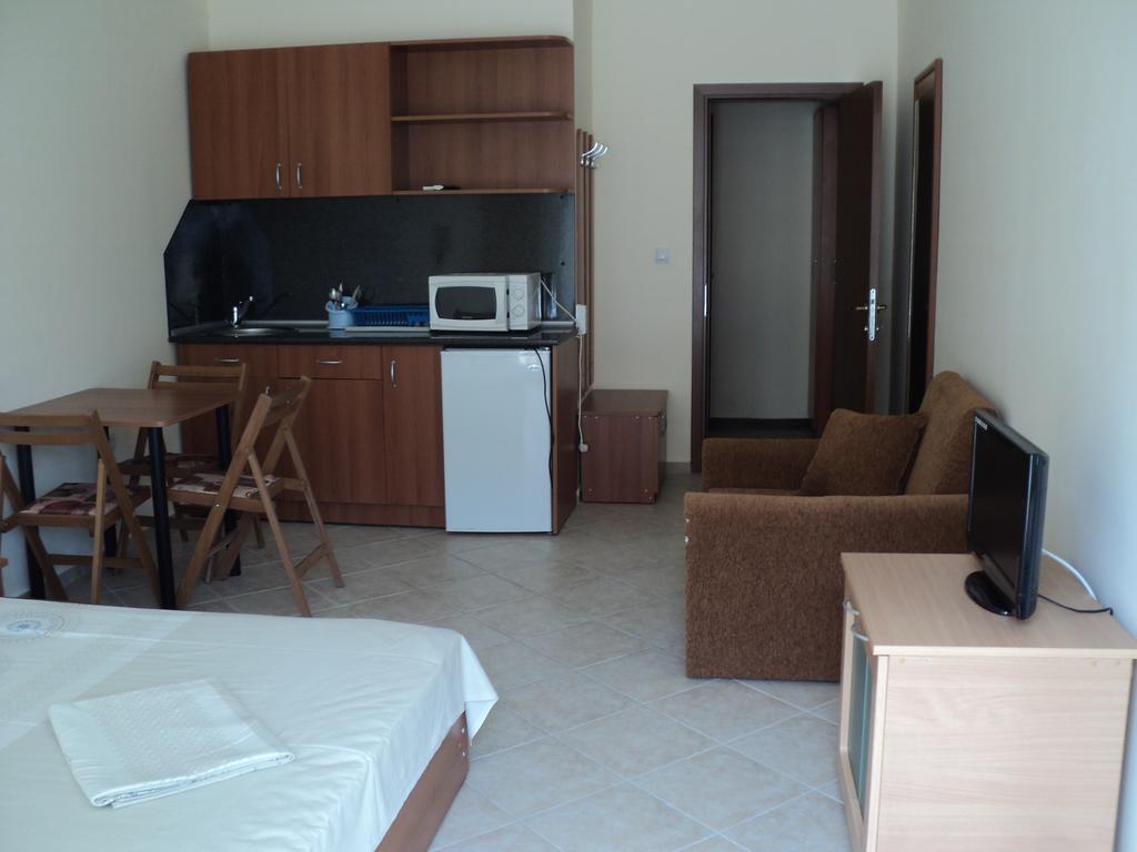 Meni Apartments And Guest Rooms Sozopol Exterior foto