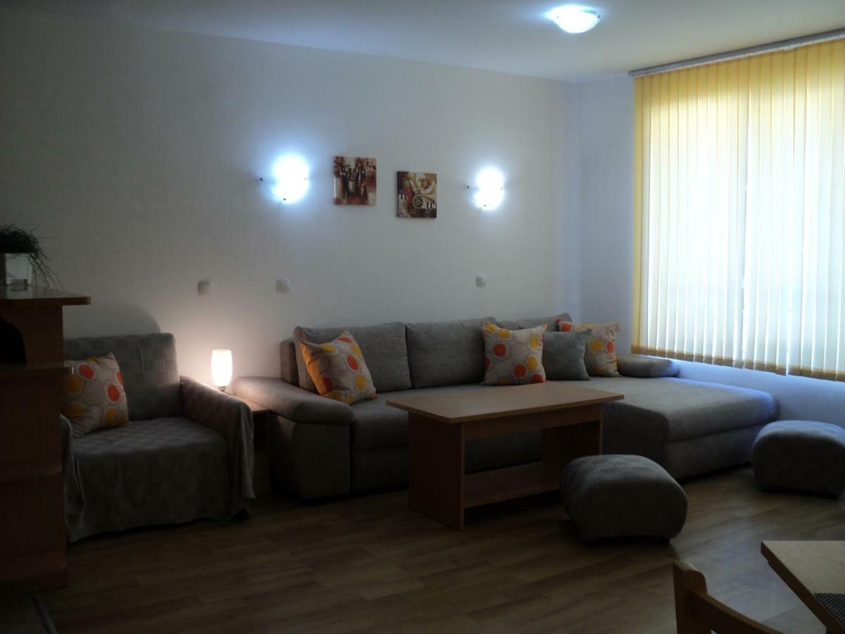 Meni Apartments And Guest Rooms Sozopol Exterior foto