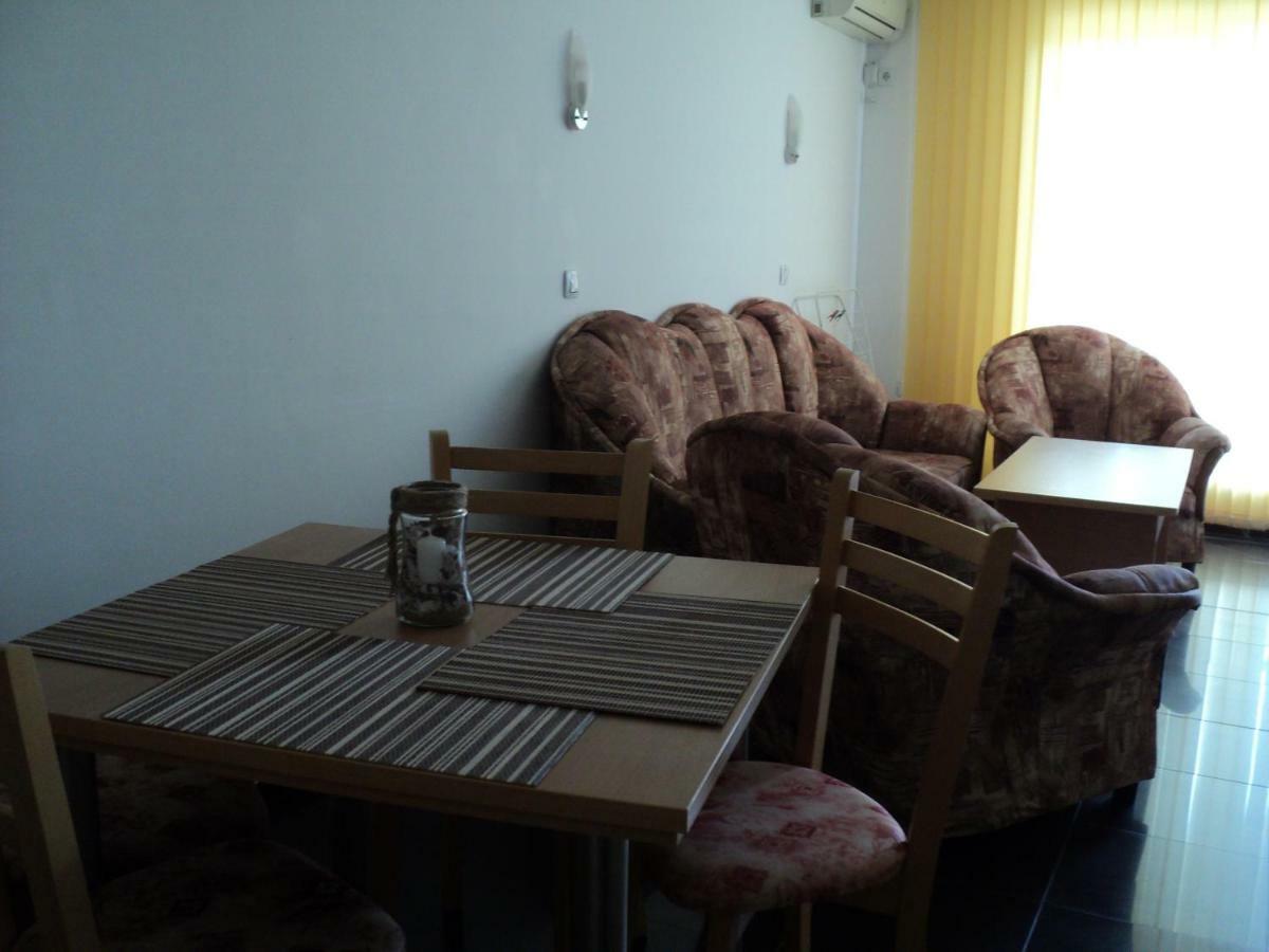 Meni Apartments And Guest Rooms Sozopol Exterior foto
